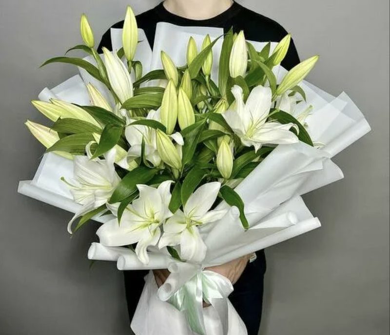 Букет лилий 11шт 70см